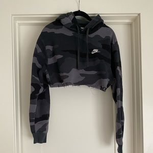 Cropped Nike Camo sweatshirt